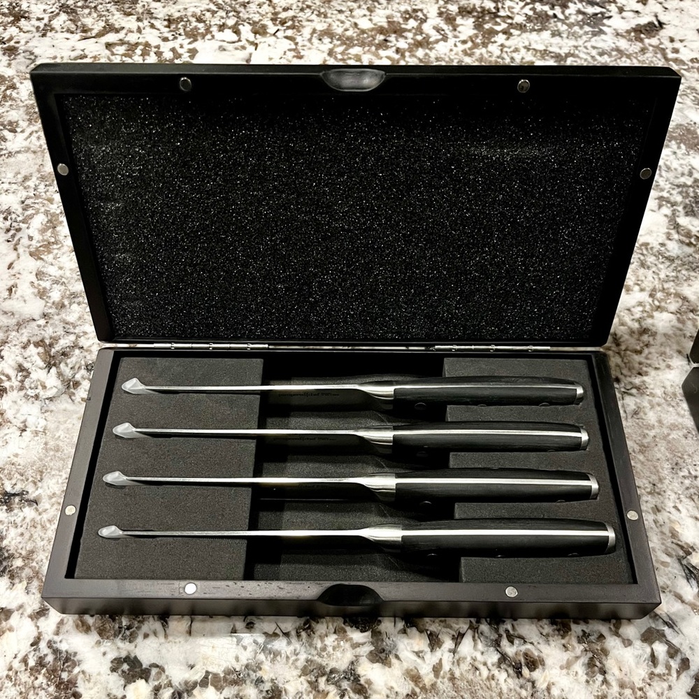 Pampered Chef  BRAND NEW 
Set of Luxury Steak Knives 
in Black Wooden Case - Picture 2 of 16